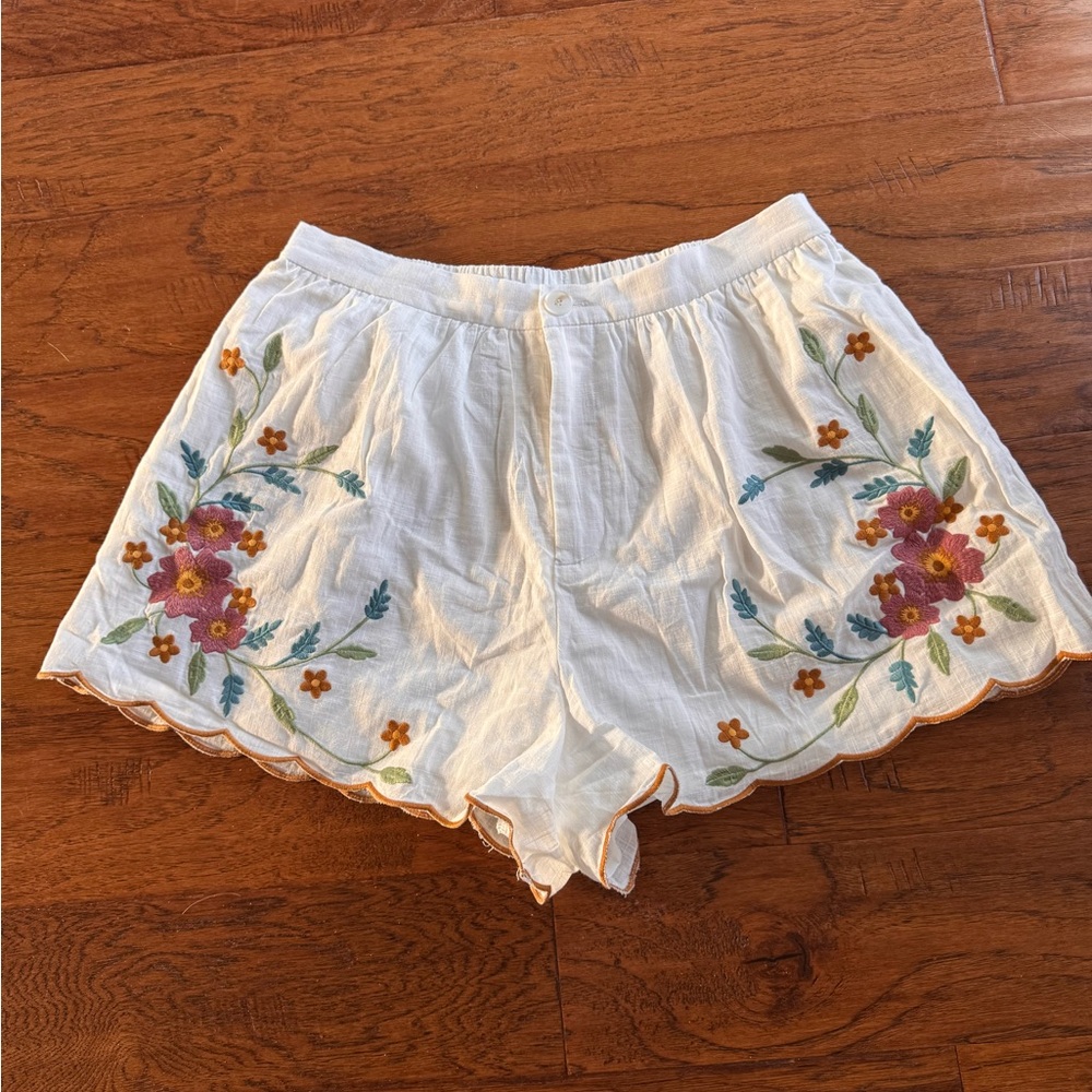 MARBLE White Floral Embroidered High Waist Shorts‎